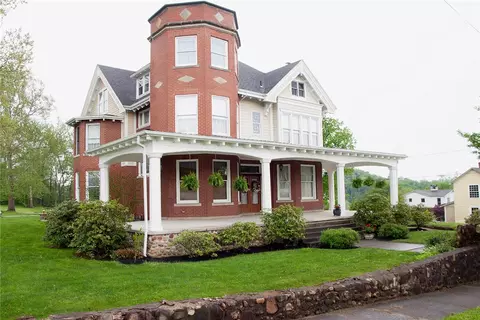 403 Laughlin St, Dawson, PA 15428