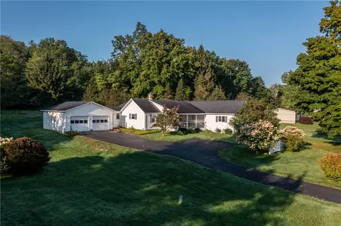 5 Log Cabin Rd, Greenville, PA 16125