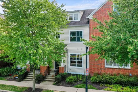 116 Overton Ln, Pittsburgh, PA 15217