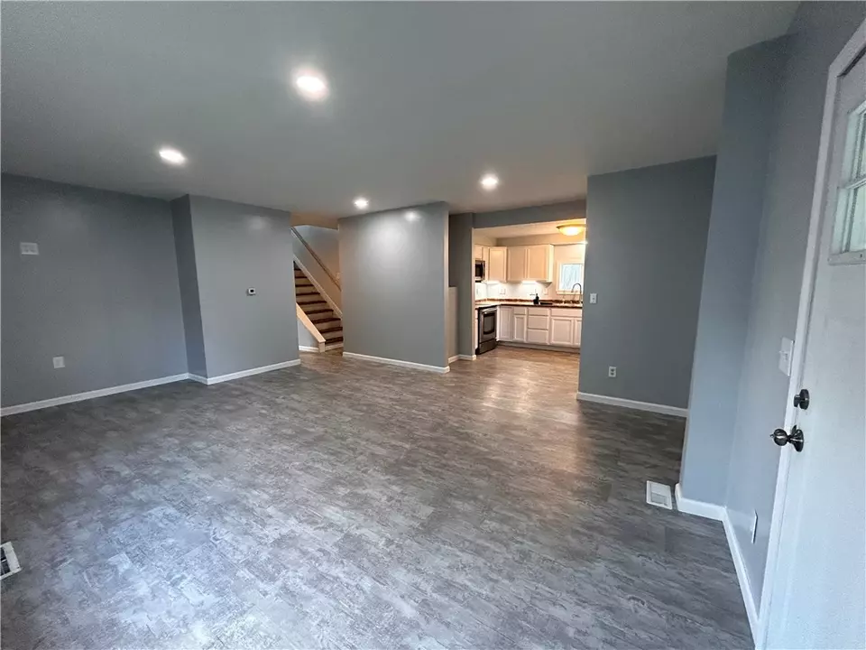  611 Wabash St, Industry, PA 15052 photo 2