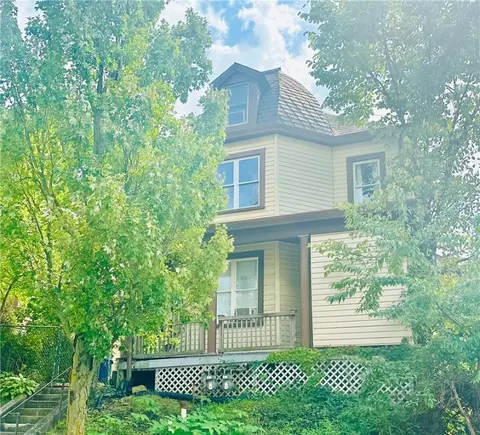 35 Maytide St, Pittsburgh, PA 15227
