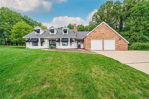 304 Sarah Ct, Jeannette, PA 15644