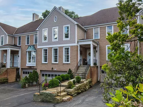 314 Queensberry Cir, Pittsburgh, PA 15234