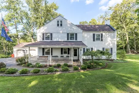 1701 Beaver Grade Rd, Coraopolis, PA 15108
