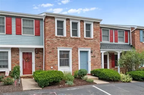 1608 Timberidge Dr, Bethel Park, PA 15102
