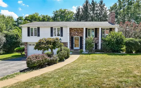 920 Meadow Crest Dr, Pittsburgh, PA 15237