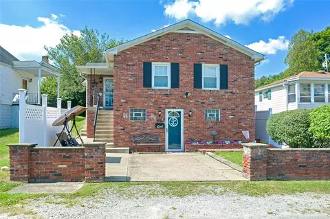 69 Fairview Ave, Donora, PA 15033