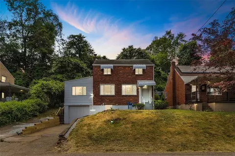 818 Pennwood Dr, Penn Hills, PA 15235