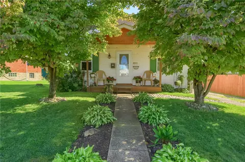 811 Pioneer Dr, Ambridge, PA 15003