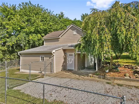 232 Beallsville Rd, Bentleyville, PA 15314