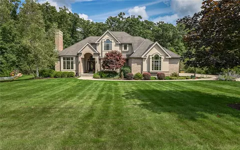 206 Greenwood Dr, Wexford, PA 15090