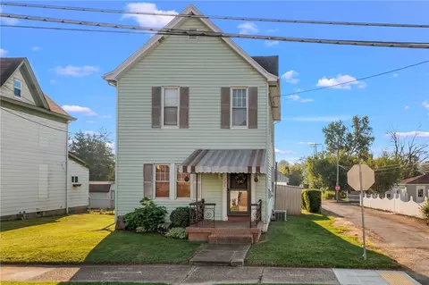 226 E Pike St, Houston, PA 15342
