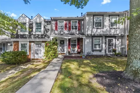 387 Redrome Cir W, Bridgeville, PA 15017