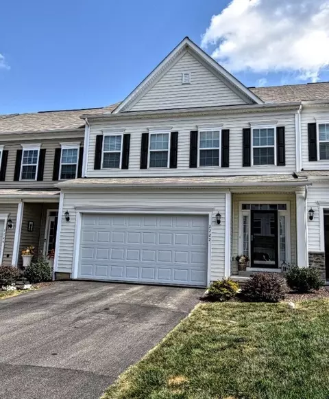 2222 Shawnee Dr, Washington, PA 15301