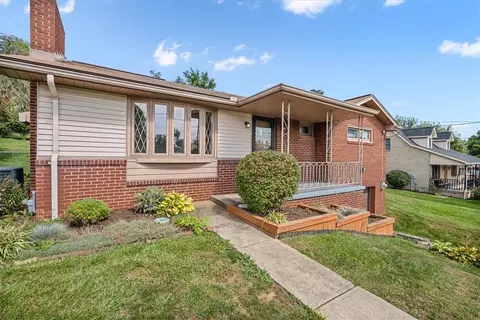 4102 Naples Dr, Irwin, PA 15642