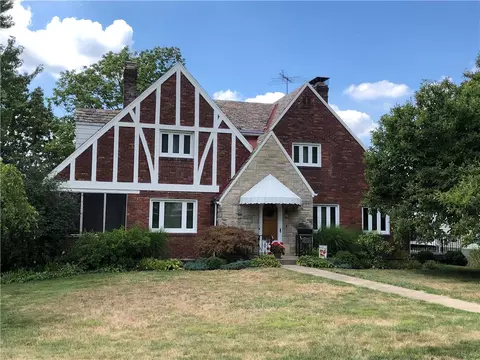 5252 Glenburn Dr, Pittsburgh, PA 15236