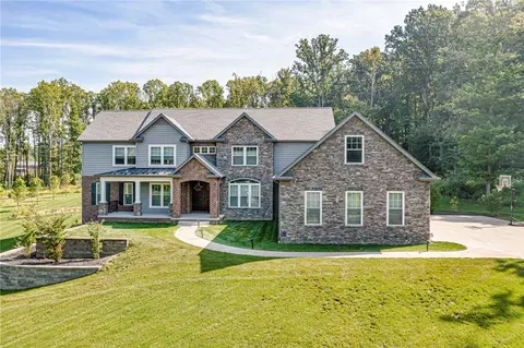 221 Grandview Dr, Greensburg, PA 15601