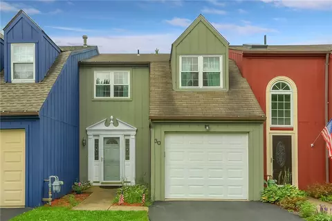 30 Monmouth Dr, Cranberry Township, PA 16066