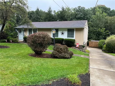 1521 Madsen Dr, Glenshaw, PA 15116