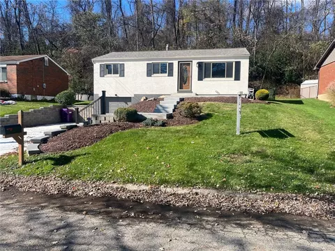 713 De Haviland Dr, Pittsburgh, PA 15239