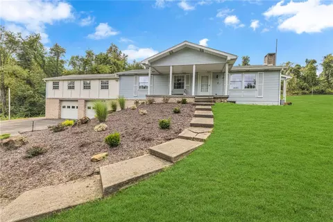 301 Crystal Dr, Georgetown, PA 15043