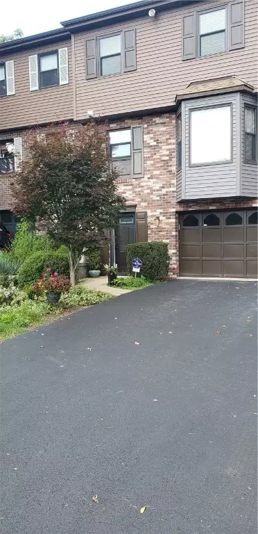 7352 Beacon Hl, Pittsburgh, PA 15221