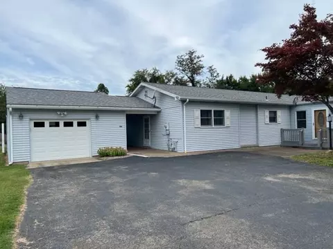 126 Evergreen Dr, Natrona Heights, PA 15065