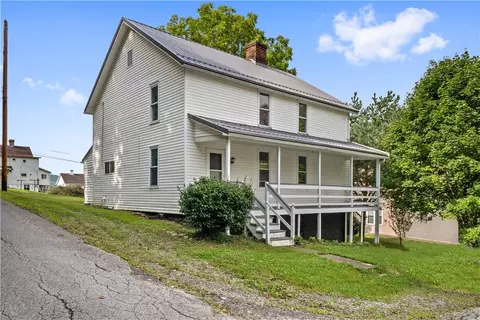 16 1st St, Star Junction, PA 15482