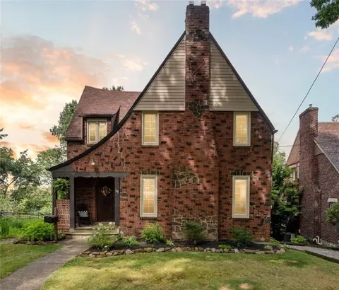 25 Roxbury Rd, Pittsburgh, PA 15221