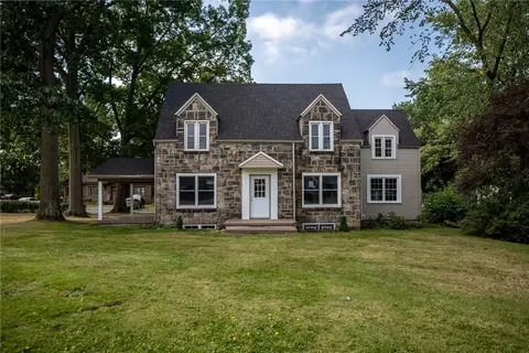 632 Sharon New Castle Rd, Farrell, PA 16121