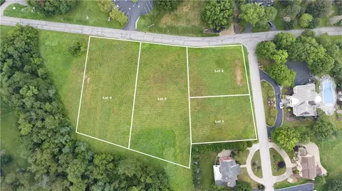 690 Circle Dr, Upper Saint Clair, PA 15241