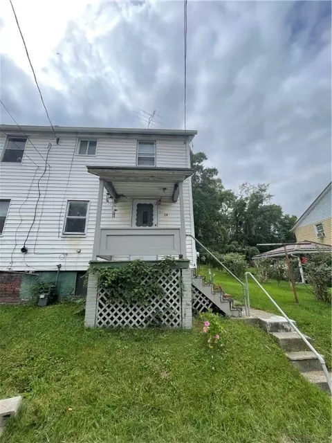 19 Hemlock St, Ellsworth, PA 15331