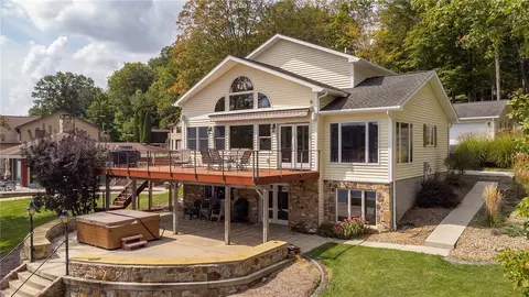 1465 Peninsula Dr, Central City, PA 15926
