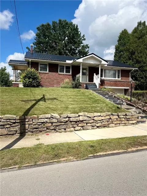 907 N Croton Ave, New Castle, PA 16101