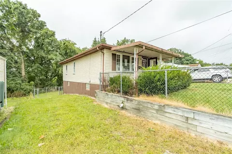 406 Violet Dr, New Kensington, PA 15068