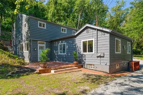 8201 Nadine Rd, Verona, PA 15147