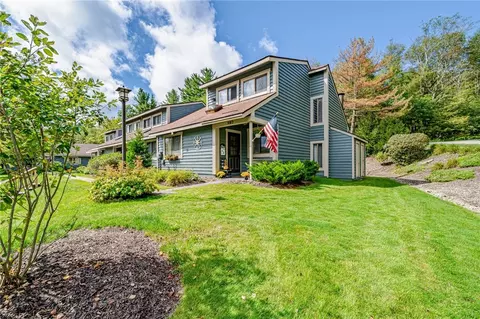 587 Maple Ct, Hidden Valley, PA 15502