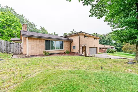 9 Ung Dr, Pittsburgh, PA 15235