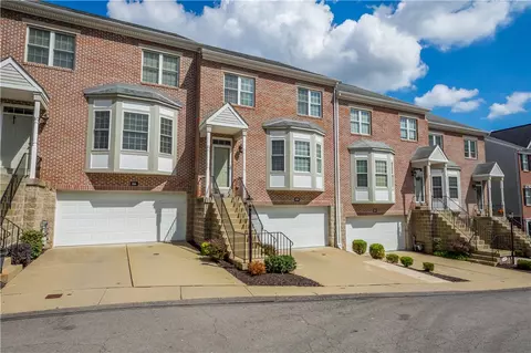 820 Highpointe Cir, Pittsburgh, PA 15220
