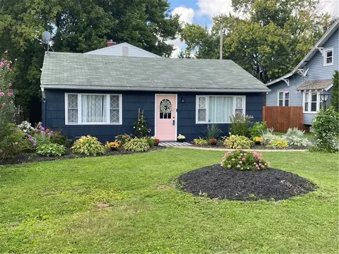 155 Lyle Dr, Hermitage, PA 16148