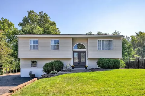 137 Wayne Dr, Cranberry Township, PA 16066