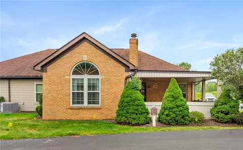 76 Ashford Dr, Cranberry Township, PA 16066