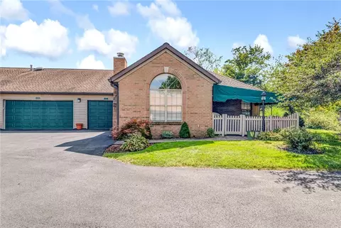 1212 Stanford Ct, Coraopolis, PA 15108
