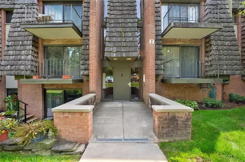 214 Forest Green Dr, Coraopolis, PA 15108