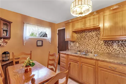 113 Longview Dr, Irwin, PA 15642 photo 10
