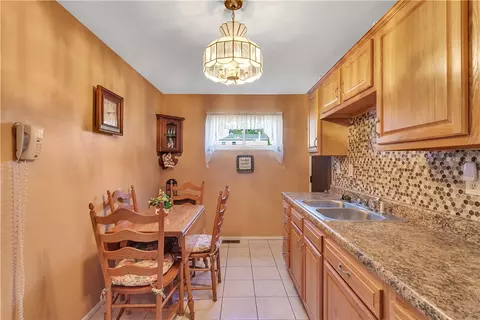 113 Longview Dr, Irwin, PA 15642 photo 9