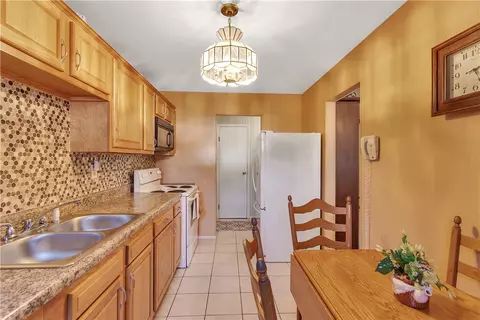 113 Longview Dr, Irwin, PA 15642 photo 8