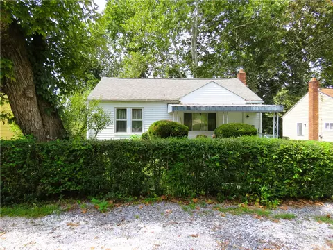 423 Pinehurst Dr, North Versailles, PA 15137