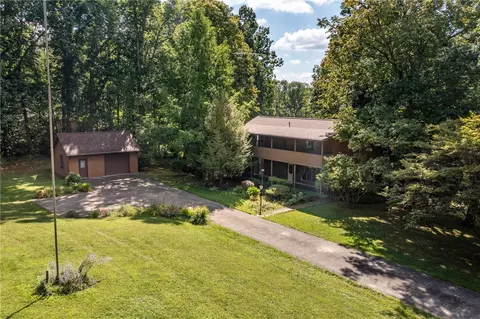 13 Jean Dr, Transfer, PA 16154