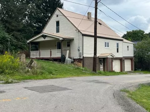 104 Oak St, Karns City, PA 16041